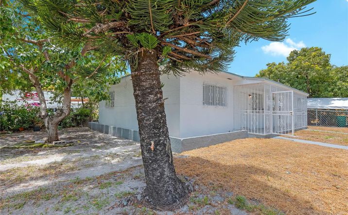 Pictures of Multifamily property located at 5800 NE 3rd Ave, Miami, FL 33137 for sales - image #1