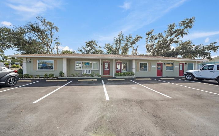 Pictures of Office property located at 3932 Swift Rd, Sarasota, FL 34231 for sales - image #1