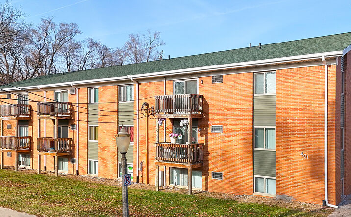Pictures of Multifamily property located at 401 E Willard Ave, Lansing, MI 48910 for sales - image #1