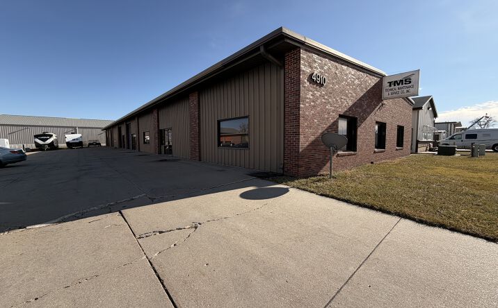 Pictures of Industrial property located at 4910 N 57th St, Lincoln, NE 68507 for sales - image #1