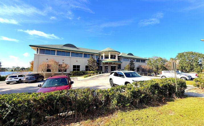 Pictures of Office property located at 1879 Nightingale Ln, Tavares, FL 32778 for sales - image #1