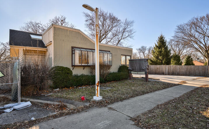 Pictures of Retail, Office property located at 1815 Dundee Rd, Northbrook, IL 60062 for sales - image #1