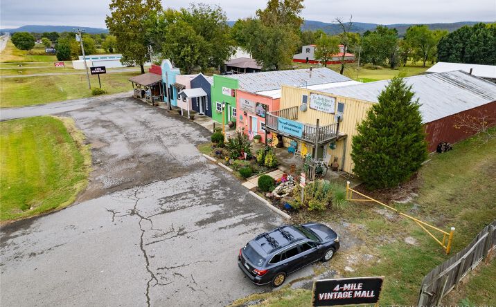 Pictures of Retail property located at 1675 E Old Highway 62, Fort Gibson, OK 74434 for sales - image #1
