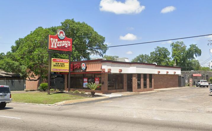 Pictures of Retail property located at 22 Pass Rd, Gulfport, MS 39507 for sales - image #1