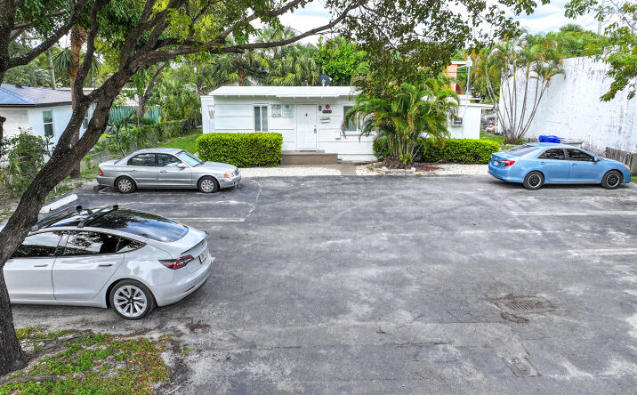 Pictures of Multifamily property located at 211 SW 2nd Ct, Pompano Beach, FL 33060 for sales - image #1