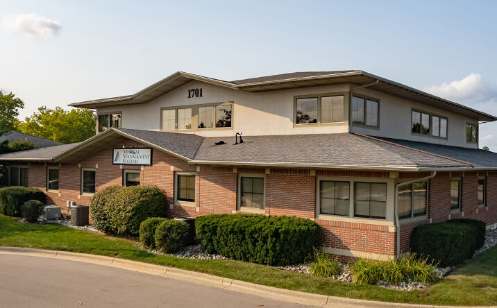 Pictures of Office property located at 1701 Lake Lansing Rd, Lansing, MI 48912 for sales - image #1