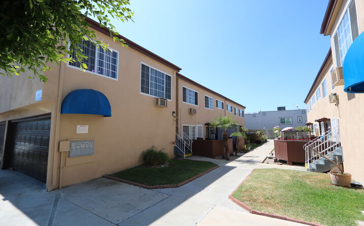 Pictures of Multifamily property located at 2331-2341 Walnut Avenue Signal Hill CA, Signal Hill, CA 90650 for sales - image #1