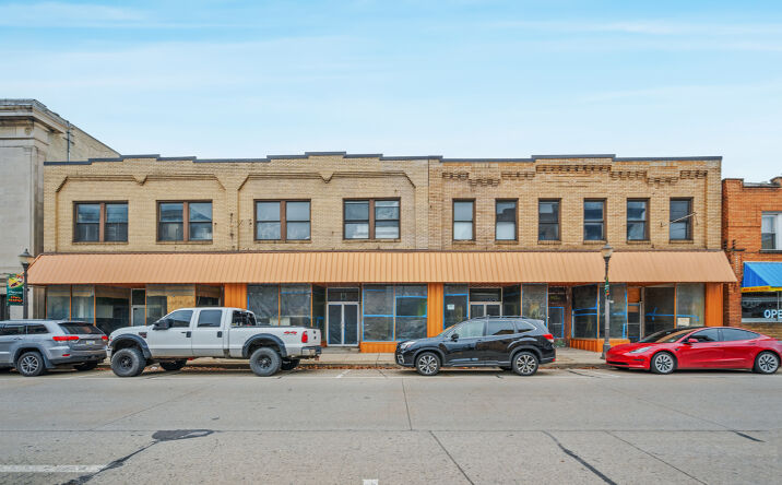 Pictures of Retail property located at 942 5th Ave, Coraopolis, PA 15108 for sales - image #1