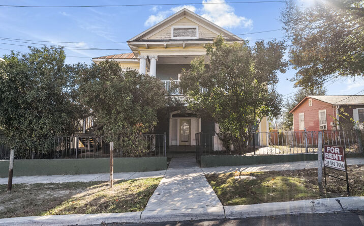 Pictures of Multifamily property located at 1110 W Ashby Pl, San Antonio, TX 78201 for sales - image #1