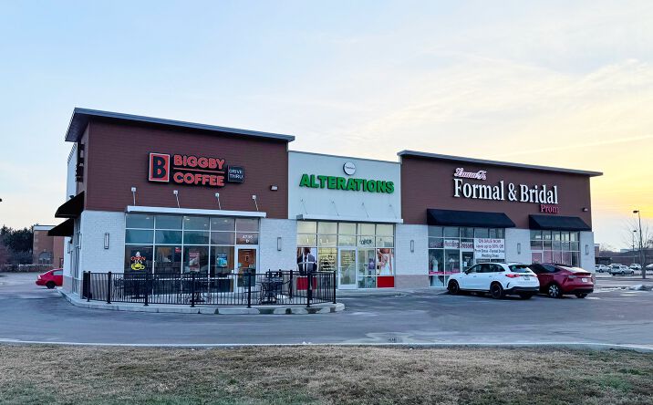 Pictures of Retail property located at 4735 E 96th St, Indianapolis, IN 46240 for sales - image #1