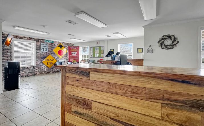 Pictures of Office property located at 318 E CORNERVIEW ST, Gonzales, LA 70737 for sales - image #1