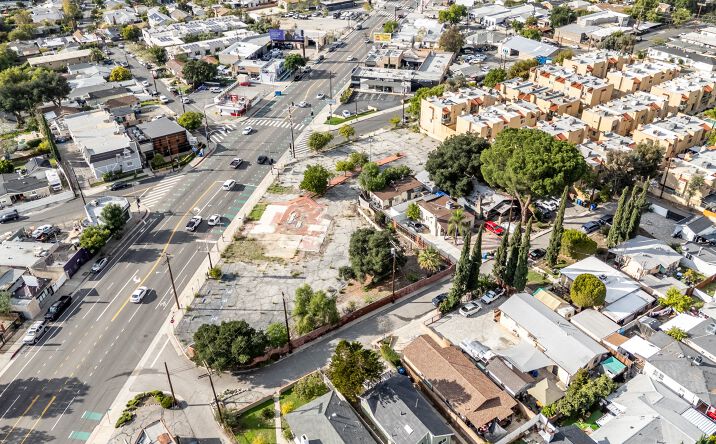 Pictures of Land property located at 7577 Foothill Blvd, Tujunga, CA 91042 for sales - image #1