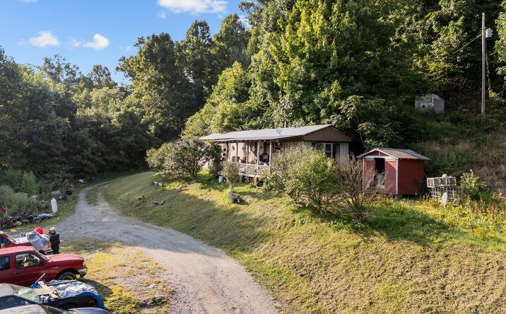 Pictures of Mobile Home Park property located at 47 Denny Ln, Marshall, NC 28753 for sales - image #1