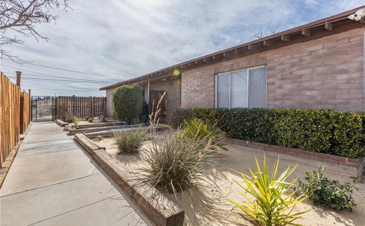 Pictures of Multifamily property located at 15521 4th, Victorville, CA 92395 for sales - image #1