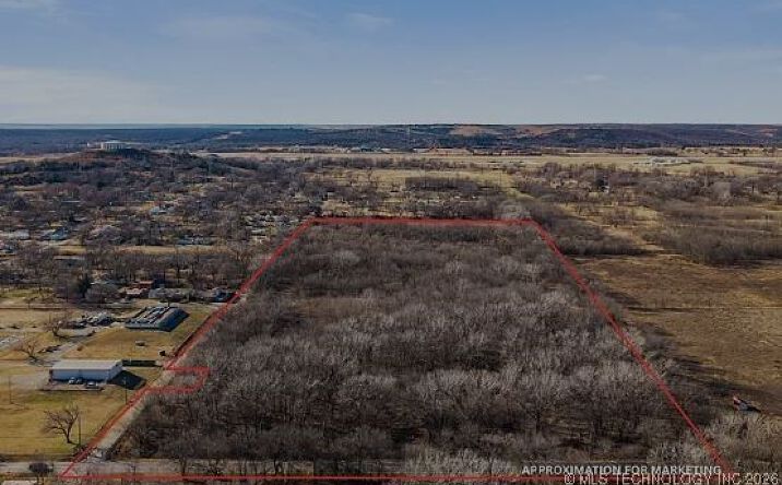 Pictures of Land property located at 400 NW Cass Avenue, Bartlesville, OK 74003 for sales - image #1