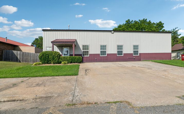 Pictures of Mixed Use property located at 206 SE Railroad Street, Fort Gibson, OK 74434 for sales - image #1