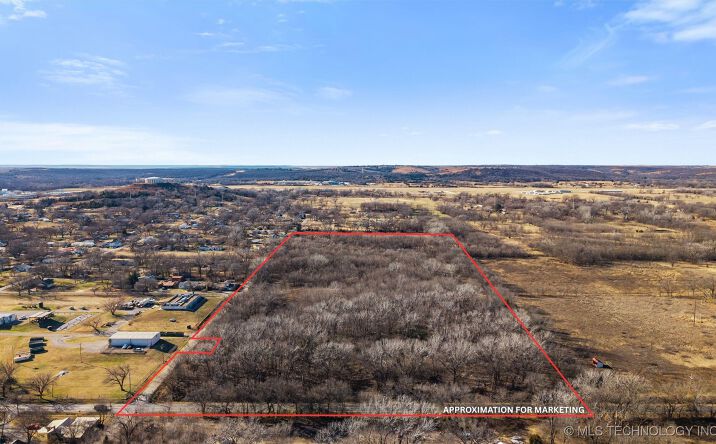Pictures of Land property located at 400 NW Cass Avenue, Bartlesville, OK 74003 for sales - image #1