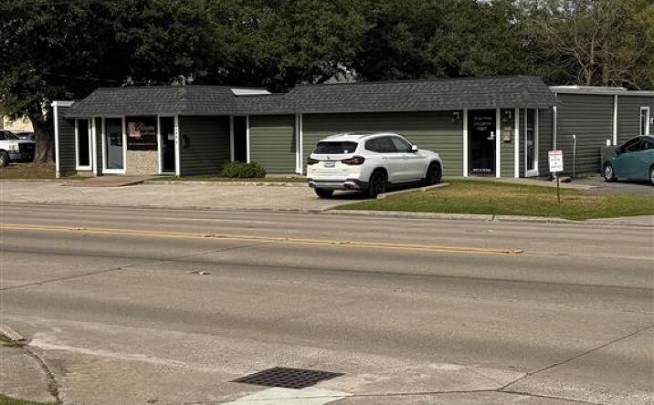 Pictures of Office property located at 1440 W McNeese Street, Lake Charles, LA 70605 for sales - image #1