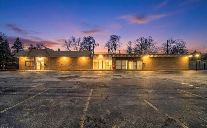 Pictures of Retail property located at 401-403,405 Broadway Avenue, Bedford, OH 44146 for sales - image #1