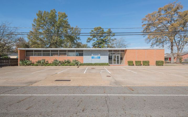 Pictures of Office property located at 807 Hudson Ln, Monroe, LA 71201 for sales - image #1