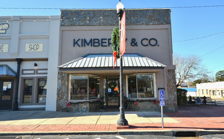 Pictures of Retail property located at 202 Main St, Eastman, GA 31023 for sales - image #1