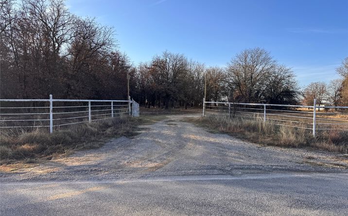 Pictures of Land property located at 191 Enterprise, Lone Grove, OK 73443 for sales - image #1