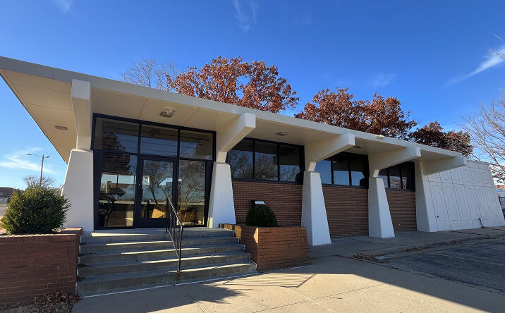Pictures of Office property located at 316 SW 33rd St, Topeka, KS 66611 for sales - image #1