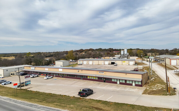 Pictures of Industrial property located at 1886 Mineral Wells Hwy, Weatherford, TX 76088 for sales - image #1