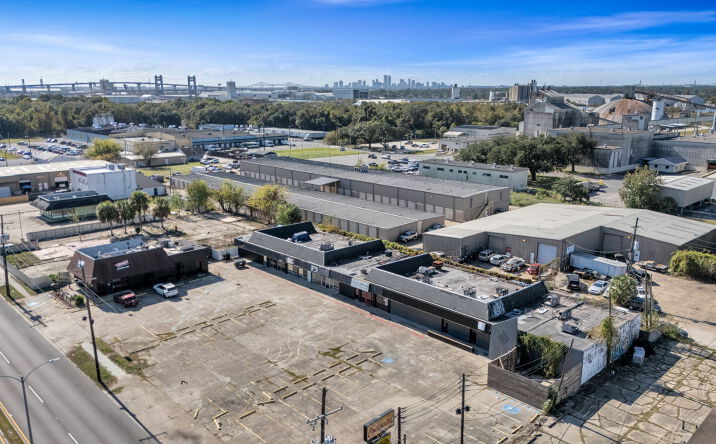 Pictures of Retail property located at 7118 Downman Rd, New Orleans, LA 70126 for sales - image #1