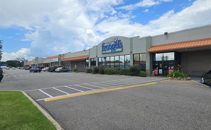 Pictures of Retail property located at 105 Hardy Court Shopping Center, Gulfport, MS 39507 for sales - image #1