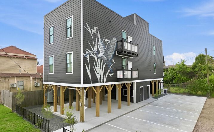 Pictures of Multifamily property located at 715 28th St, Galveston, TX 77550 for sales - image #1