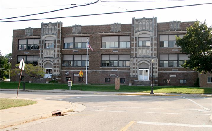 Pictures of Mixed Use, Multifamily, Special Purpose property located at 105 S Clinton Ave, Clintonville, WI 54929 for sales - image #1