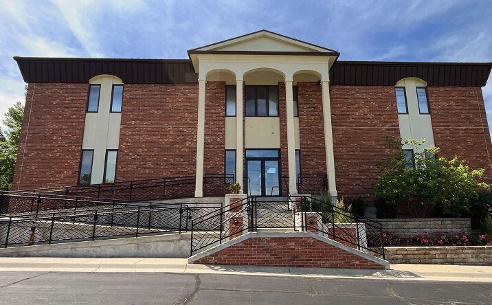 Pictures of Office property located at 3545 SW 6th Ave, Topeka, KS 66606 for sales - image #1