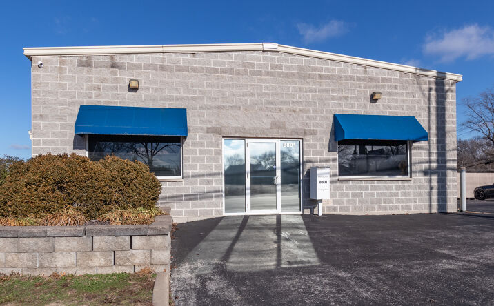 image of property at 8801 NATURAL BRIDGE RD Saint Louis MO 63121-3933