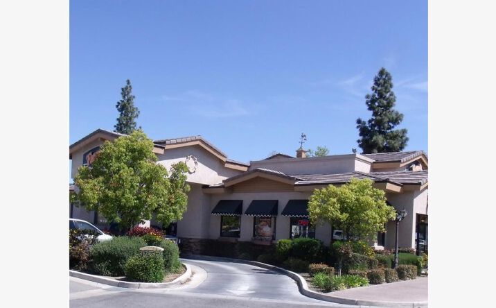 Pictures of Retail property located at 5544 California Ave, Bakersfield, CA 93309 for sales - image #1