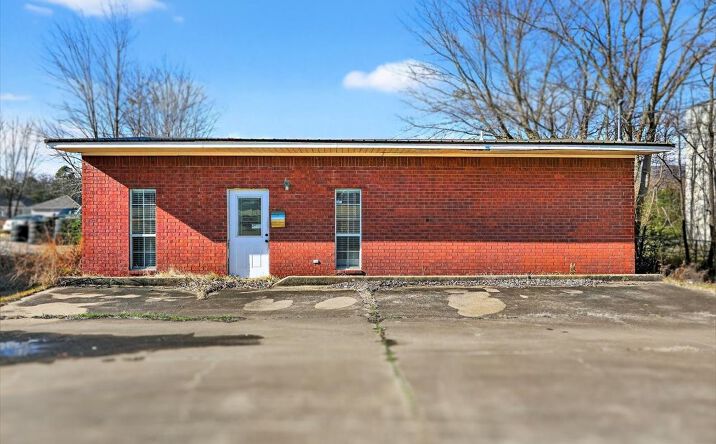Pictures of Mixed Use, Office, Retail property located at 2203 N Broadway, Poteau, OK 74953 for sales - image #1