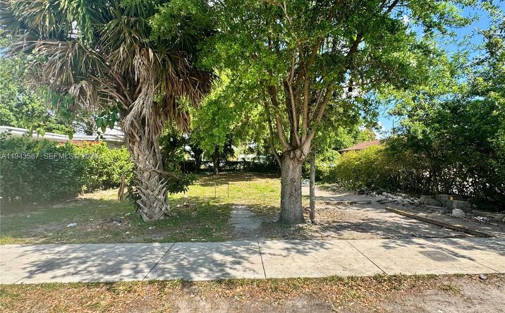 Pictures of Land property located at 629 NW 65th St, Miami, FL 33150 for sales - image #1