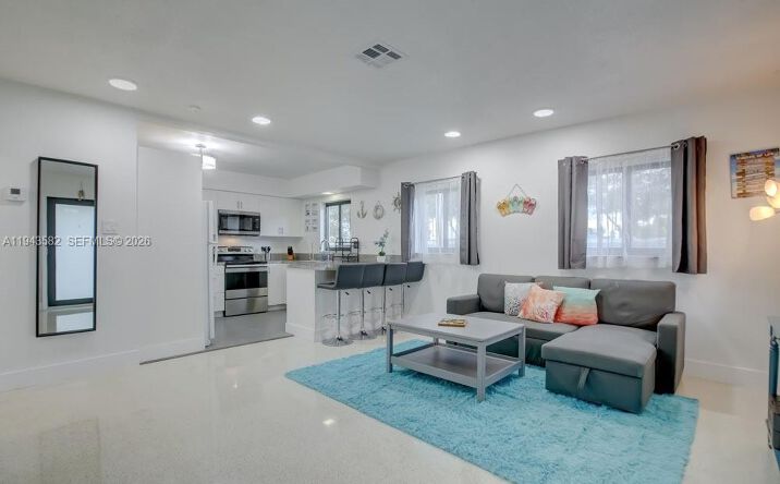Pictures of Multifamily property located at 1700 SW 20th St, Fort Lauderdale, FL 33315 for sales - image #1