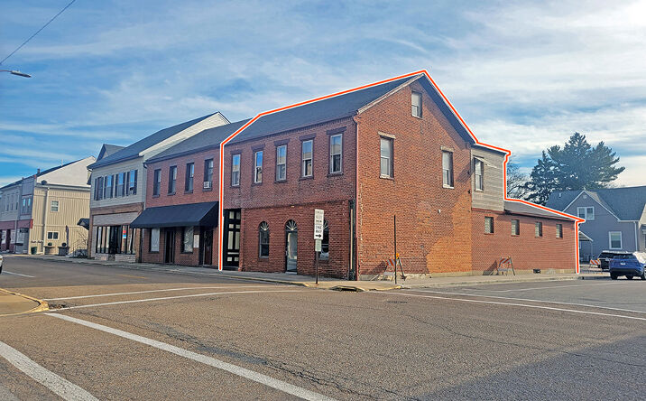 Pictures of Mixed Use, Multifamily, Office, Retail property located at 100 E Main St, Mascoutah, IL 62258 for sales - image #1