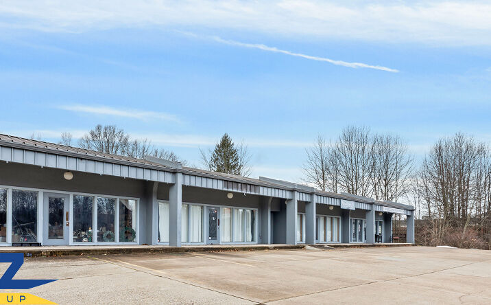 Pictures of Office, Retail property located at 3323 Parkman Rd NW, Warren, OH 44481 for sales - image #1