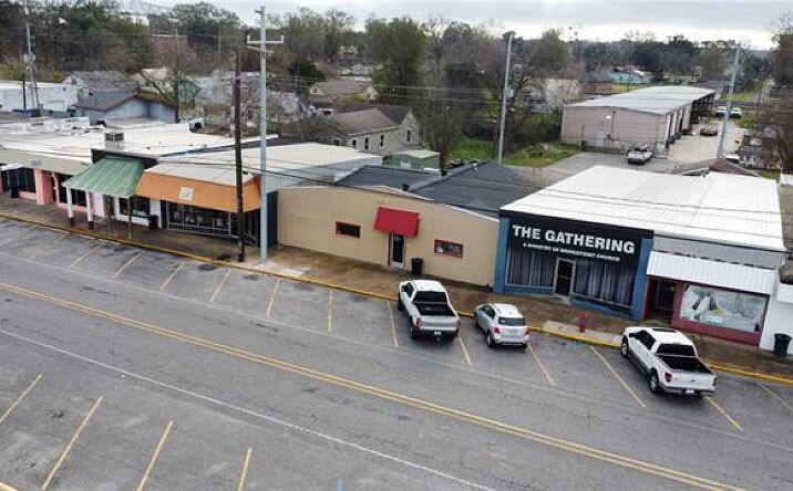 Pictures of Business for Sale, Hospitality, Retail property located at 216 E Main St, Gramercy, LA 70052 for sales - image #1