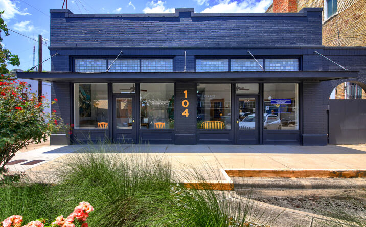 Pictures of Office property located at 104 W 4th St, Taylor, TX 76574 for sales - image #1
