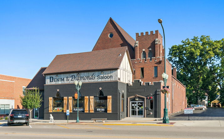 Pictures of Retail property located at 425 W State St, Sycamore, IL 60178 for sales - image #1