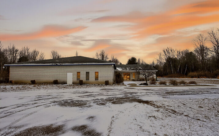 Pictures of Mixed Use, Office, Retail property located at 895 North St, Vassar, MI 48768 for sales - image #1