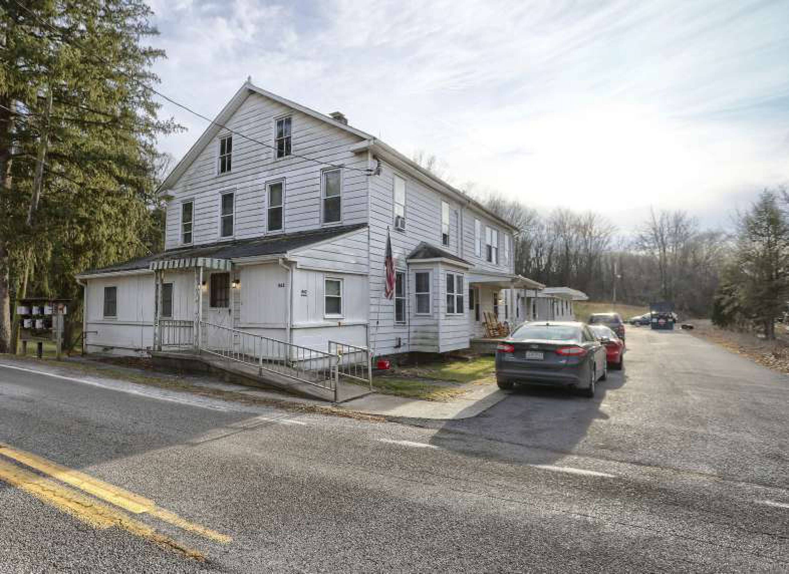 862 Iron Ridge Rd  