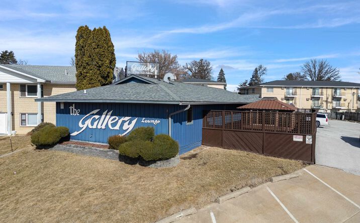 Pictures of Retail property located at 3727 Esplanade Avenue, Davenport, IA 52807 for sales - image #1