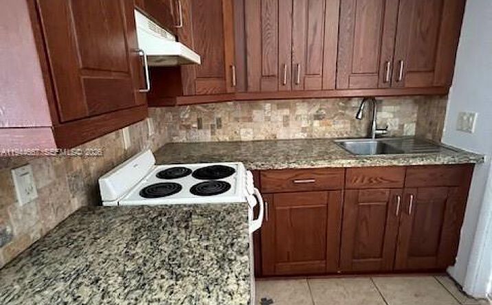 Pictures of Multifamily property located at 413 SW 2nd Ave, Dania Beach, FL 33004 for sales - image #1