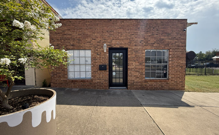 Pictures of Industrial, Mixed Use, Retail, Self Storage property located at 117 S Main St, Elgin, TX 78621 for sales - image #1