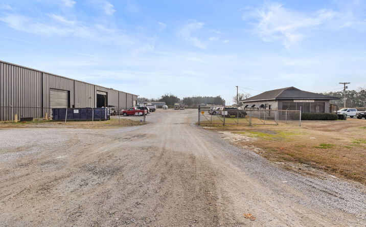Pictures of Industrial property located at 3400 E 2nd St, Muscle Shoals, AL 35661 for sales - image #1