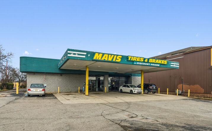 Pictures of Retail property located at 4830 University Dr NW, Huntsville, AL 35816 for sales - image #1